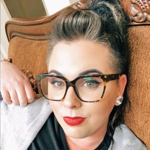 Meet your Posher, Leslie